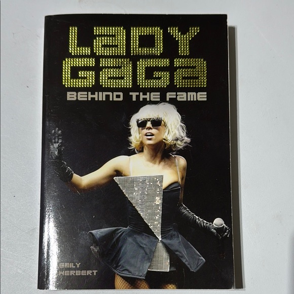 Paperback | Book | Lady Gaga Behind the Fame Book - Picture 1 of 5